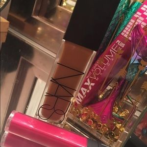 SOLD on Ⓜ️ercari NARS Caracas Foundation